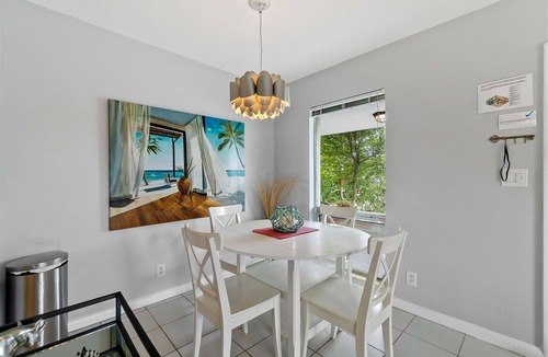 Middle River Terrace Apartment | IMMACULATELY KEPT 2/1 IN MID-CENTURY VILLA IN FT LAUDERDALE/WILTON MANORS