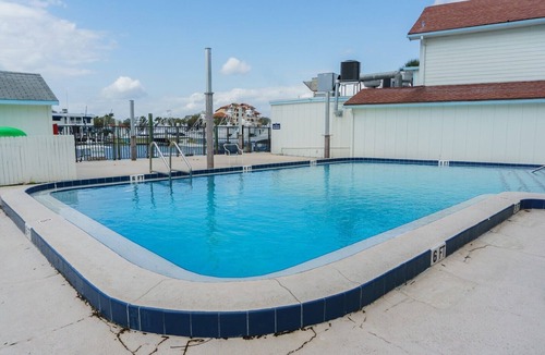 St. Augustine Apartment | Inn at Camachee Harbor Deluxe Suite 25 Full Kitchen