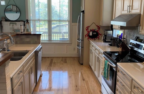 Tranquil Harbour House | Inner Coastal Views, dog friendly with sunsets galore, steps away from beach!