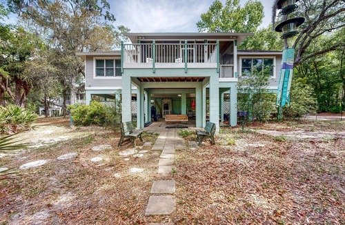 Bell House | Inviting dog-friendly homes with boat ramp, W/D