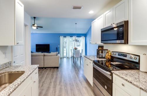 Ocklawaha House | Inviting Ocklawaha Home with Porch Ideal Location!