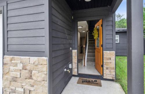 Doctors Inlet House | Isabella Ct Townhome