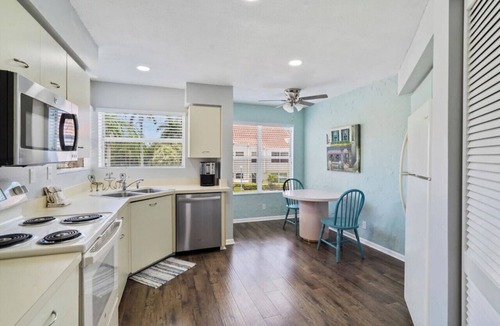 Isla del Sol Condo | Isla Del Sol Retreat – Pool View & Near Gulf Beaches 6-246