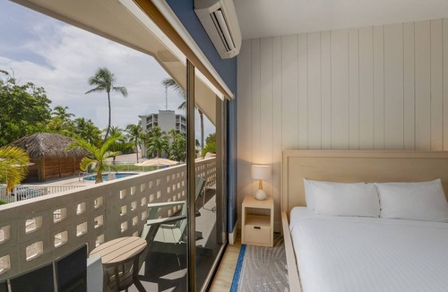 Islamorada Hotel | Islamorada Retreat | Villa Stay | Free Breakfast and Parking | Pool Access