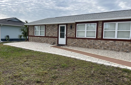 Bokeelia Cottage | Island Cottage-boat ramp at end of street! Walk to Jug Creek Marina!