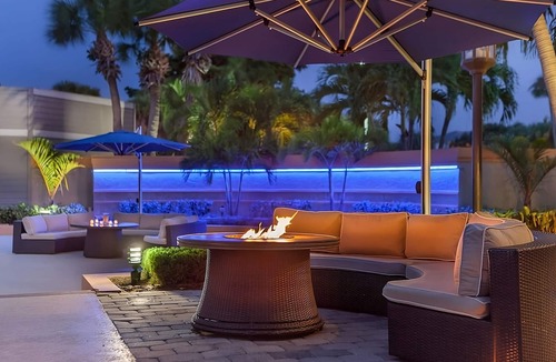 Stuart House | Island Oasis! 4 Roomy Units, Free Parking, Minutes to Bathtub Reef Beach!