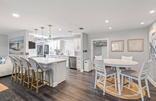 Fort Pierce House | Island Oasis & Coastal Cottage