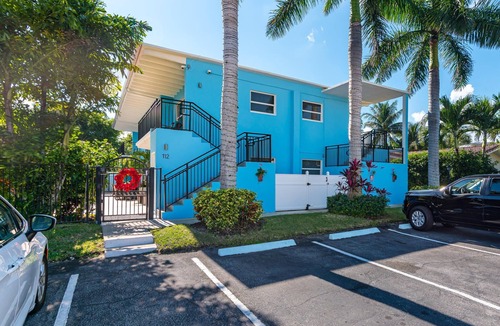 Palm Beach Shores Condo | ⭐Island Oasis!⭐Singer Island 2/2⭐Huge Pool+Spa