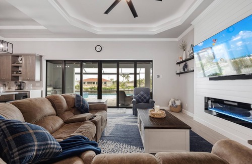 Burnt Store House | It's a GOLD RUSH! Paddleboard, Kayak, Saltwater Pool & Spa - Villa Sea'n Coastal View - Roelens