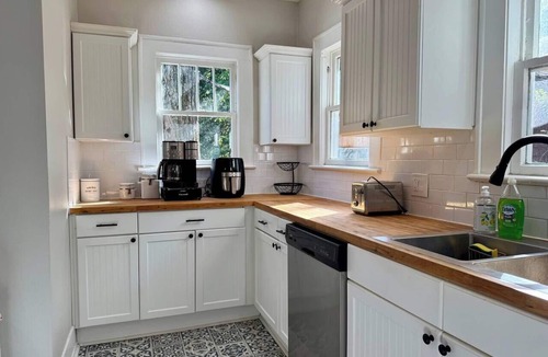 Riverside House | Jacksonville 2-BR Bungalow | Sauna & Dog-Friendly