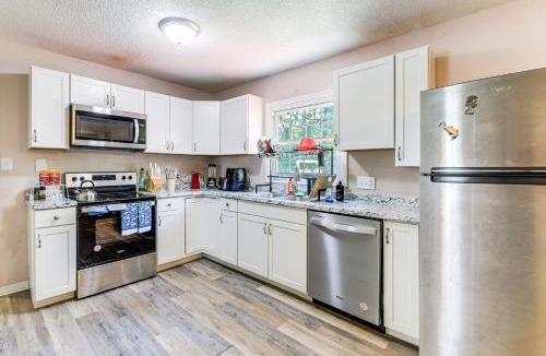 Jacksonville House | Jacksonville Retreat w/Yard near Base & Beach