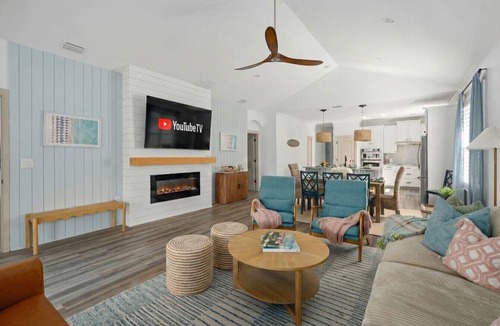 Jacksonville Beach House | Jacksonville Beach Luxury Stay: Pool, Cinema & GameRoom