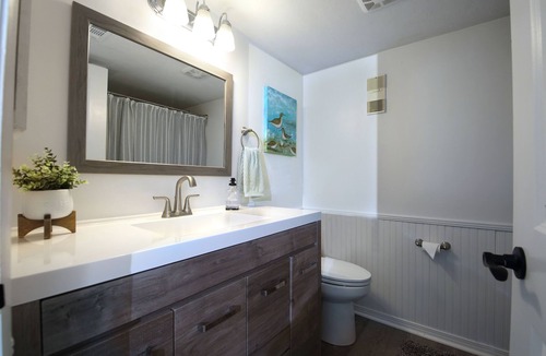 Truckland Condo | JAK'S Hideaway Close to the Beach