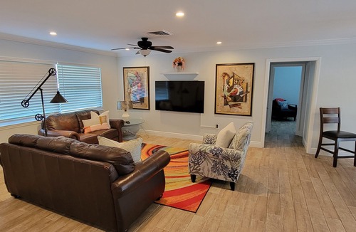 Villas House | Jasper Villa - Pool & Hot Tub. Beach supplies and a home with all the amenities!