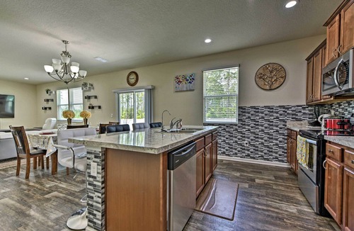 Westside House | Jax Home w/Yard - 10 Mi to Adventure Landing!