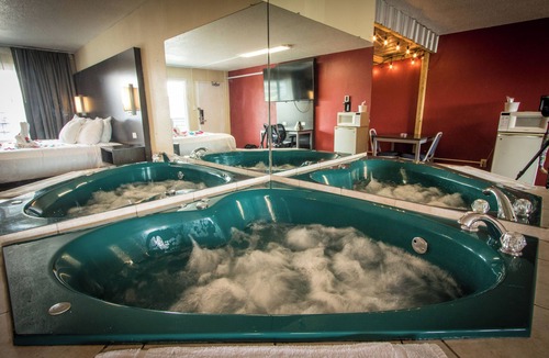 Henderson Hotel | Jetted Tub Smoking King No Pet