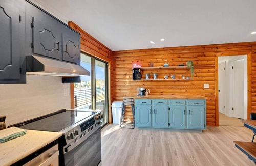 Seneca House | Johnsons Cove - Lakefront Retreat With EV Charger