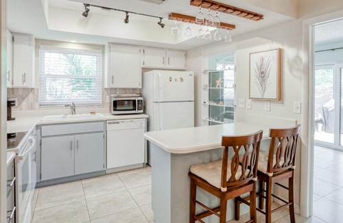 Indian Beach Sapphire Shores House | Jungalow Oasis