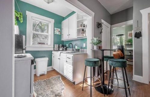 Seminole Heights Apartment | Jungle Themed Apt. Close to Coffee, Food + Shops!