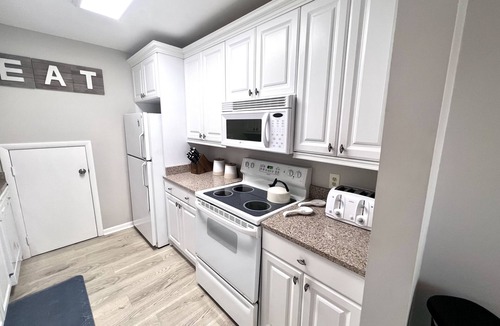 Harbour Town Condo | Just Upgraded! Harbour Town 3BR/3BA - Pool Access - Book Now