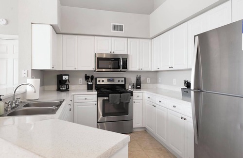 Wellington Apartment | Kasa | Homey 2BD + Private Balcony | Wellington