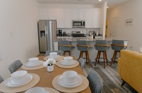 Cornelius House | Kasita Cornelius East- Free Parking- 3 beds- Modern and Pristine