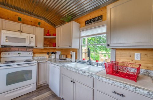 Rogersville Cabin | Kay's Cabin - Peaceful Acres