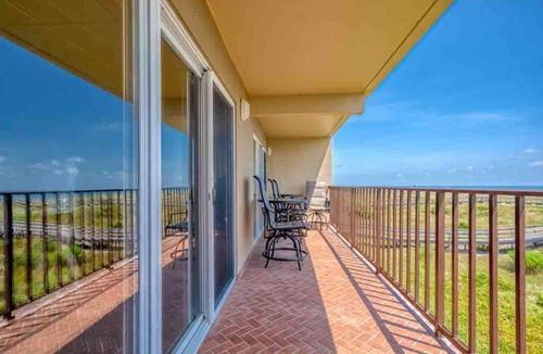 Fernandina Beach Apartment | Ketch a Wave at Ketch Courtyard - Oceanfront, Perfect for Families