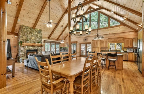 Cherry Log Cabin | Kick Aska Lodge・Hot Tub・Firepit・Game Room・Secluded
