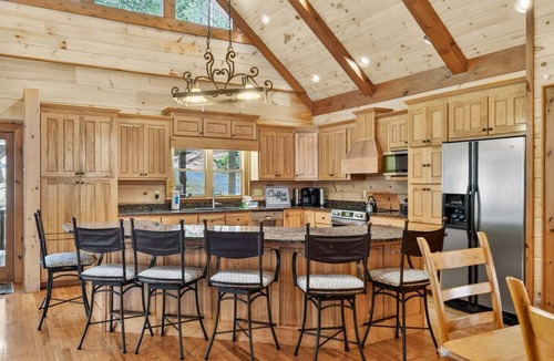 Cherry Log Cabin | Kick Aska Lodge・Hot Tub・Firepit・Game Room・Secluded