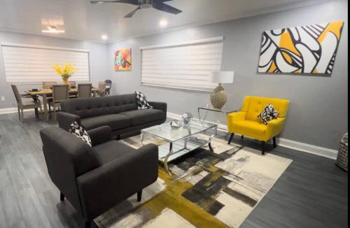 Miami Gardens House | King Bed, 3 miles to Stadium