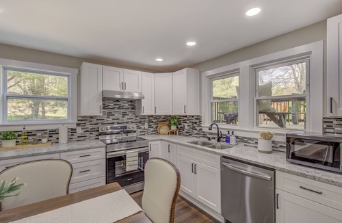 Saluda House | King-Bed, Game Room, Large Kitchen Retreat in Saluda