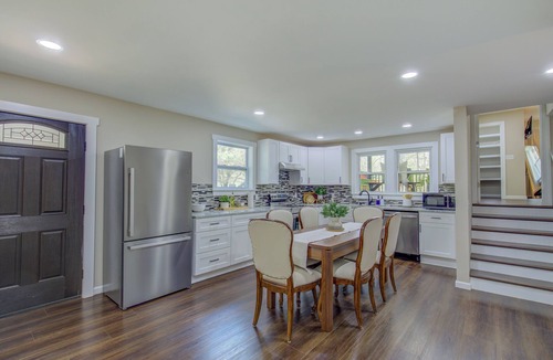 Saluda House | King-Bed, Game Room, Large Kitchen Retreat in Saluda