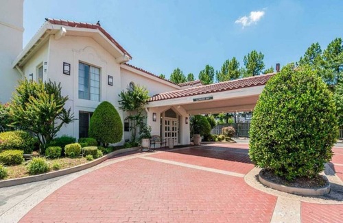 North Little Rock Apartment | King Bed|Mob Acc|Nsmk|Microfridge