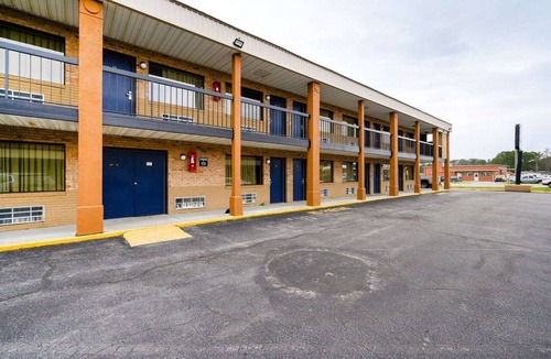 Williamston Apartment | King Bed Non Smoking