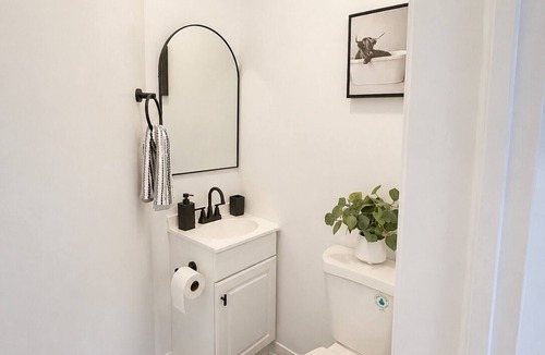Belvedere Park House | King Bed Pet Friendly Decatur Stay