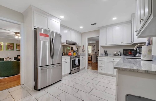 Tallahassee House | King Bed-Pets -Quiet-Huge fence Yrd