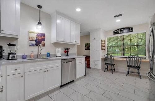 Tallahassee House | King Bed-Pets -Quiet-Huge fence Yrd