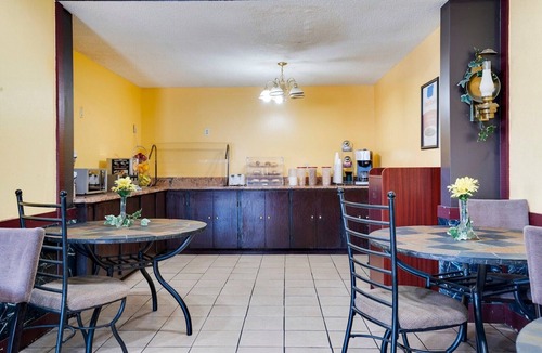 Cape Fear Apartment | King Bed|Smoking|Wade NC