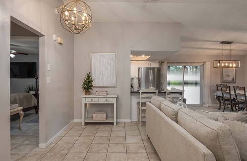Auburndale House | King Bed Suite, Fireside Hot Tub, Gameroom