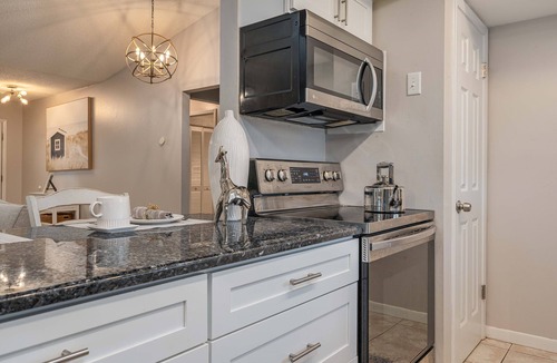 Auburndale House | King Bed Suite, Fireside Hot Tub, Gameroom