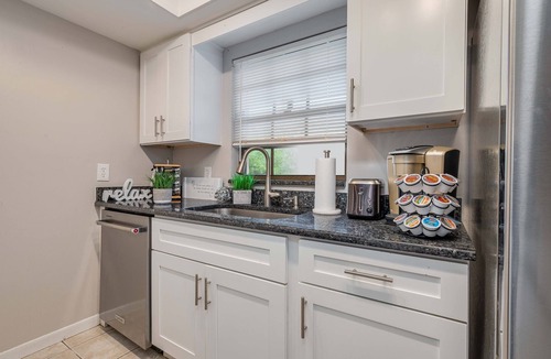 Auburndale House | King Bed Suite, Fireside Hot Tub, Gameroom