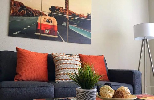 Carver City - Lincoln Gardens Apartment | KING Bed, Walk to Shopping/Food, Pool and Gym!
