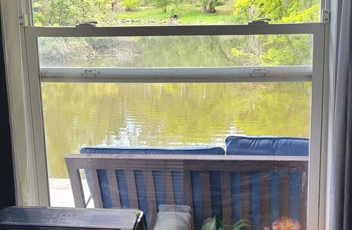 Forest Hills Apartment | King bed,waterfront with cold AC in quiet neighborhood