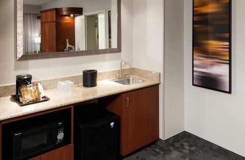 Ludlam Apartment | King Room Near Dolphin Mall MIA