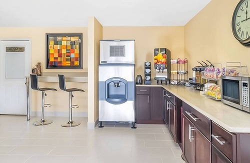 Lookout Valley Neighborhood Association Hotel | King Stay Near Tennessee Aquarium and Downtown Adventures