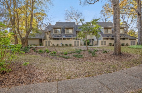 Arcadian Shores Villa | Kingston Richmond Pk 20i 2nd floor w/King Bed