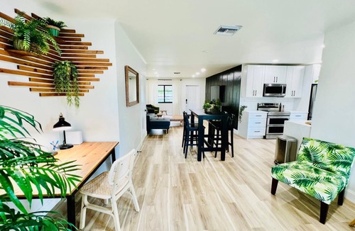 Lake Worth House | Kokomo Beach House! 2-bedroom home <1 mile to downtown & 2 miles to the beach!