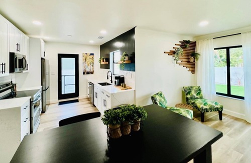 Lake Worth House | Kokomo Beach House! 2-bedroom home <1 mile to downtown & 2 miles to the beach!