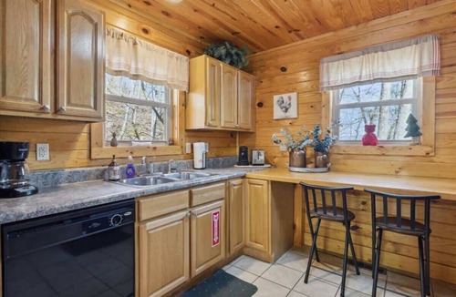 Smoky Mountains Cabin | KunTree Cabin by Beyond Expectations: 3BR Cabin w/Hot Tub, Sauna & Pool Table
